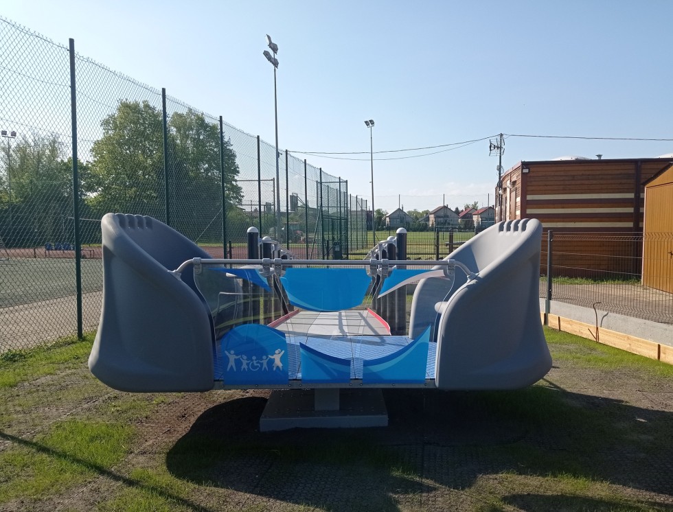 Nowy plac zabaw w Starym Polu – dostępny i przyjazny dla wszystkich dzieci.