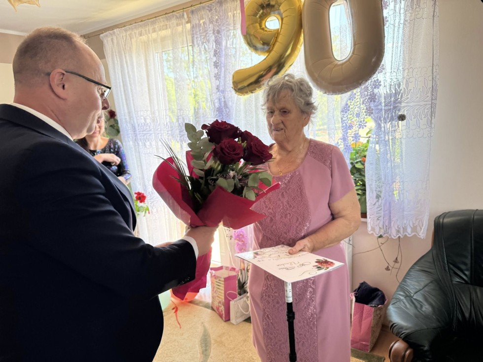 Pani Janina Ludwiczuk świętuje 90. urodziny.