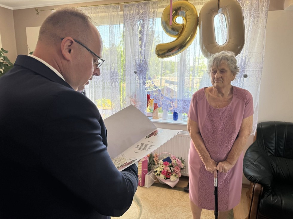 Pani Janina Ludwiczuk świętuje 90. urodziny.