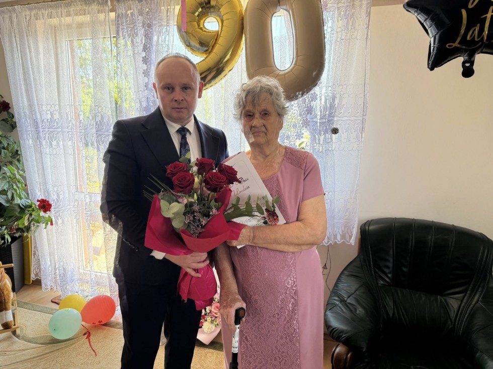 Pani Janina Ludwiczuk świętuje 90. urodziny.