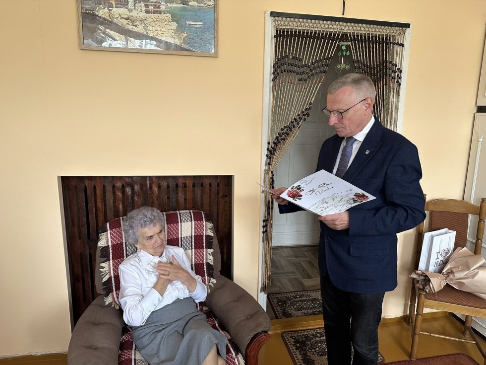 90. lat minęło - pani Jadwiga Konopka świętuje wyjątkowy jubileusz.