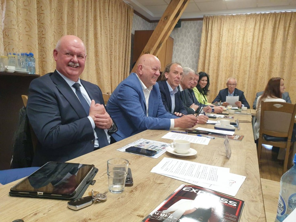 Samorządowcy debatowali we Wdzydzach Kiszewskich – ważne tematy i wspólne stanowiska Konwentu Powiatów Województwa Pomorskiego.