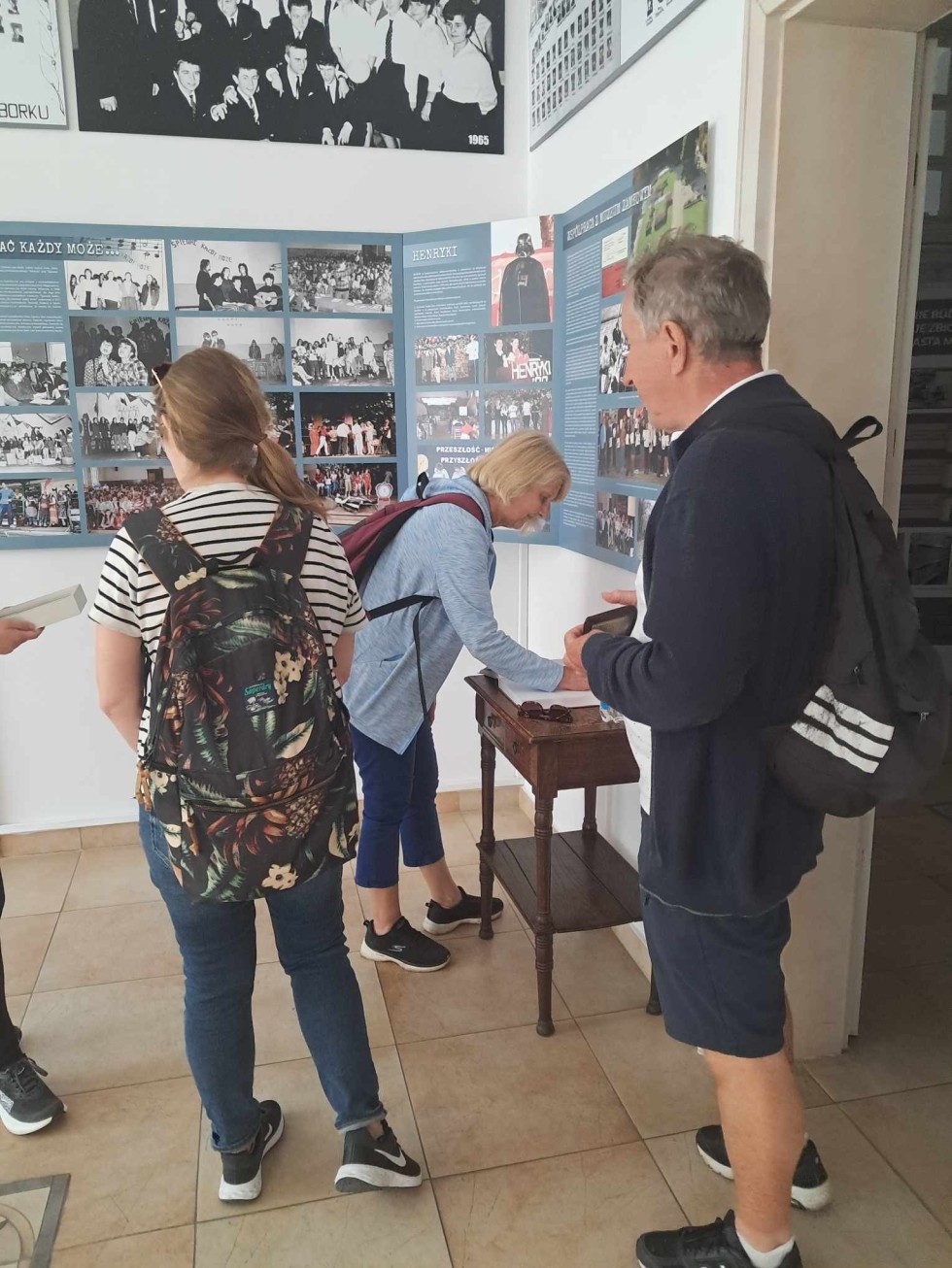 Wzruszające spotkanie w Muzeum Miasta Malborka – córka brytyjskiego jeńca odwiedziła miejsce pamięci.