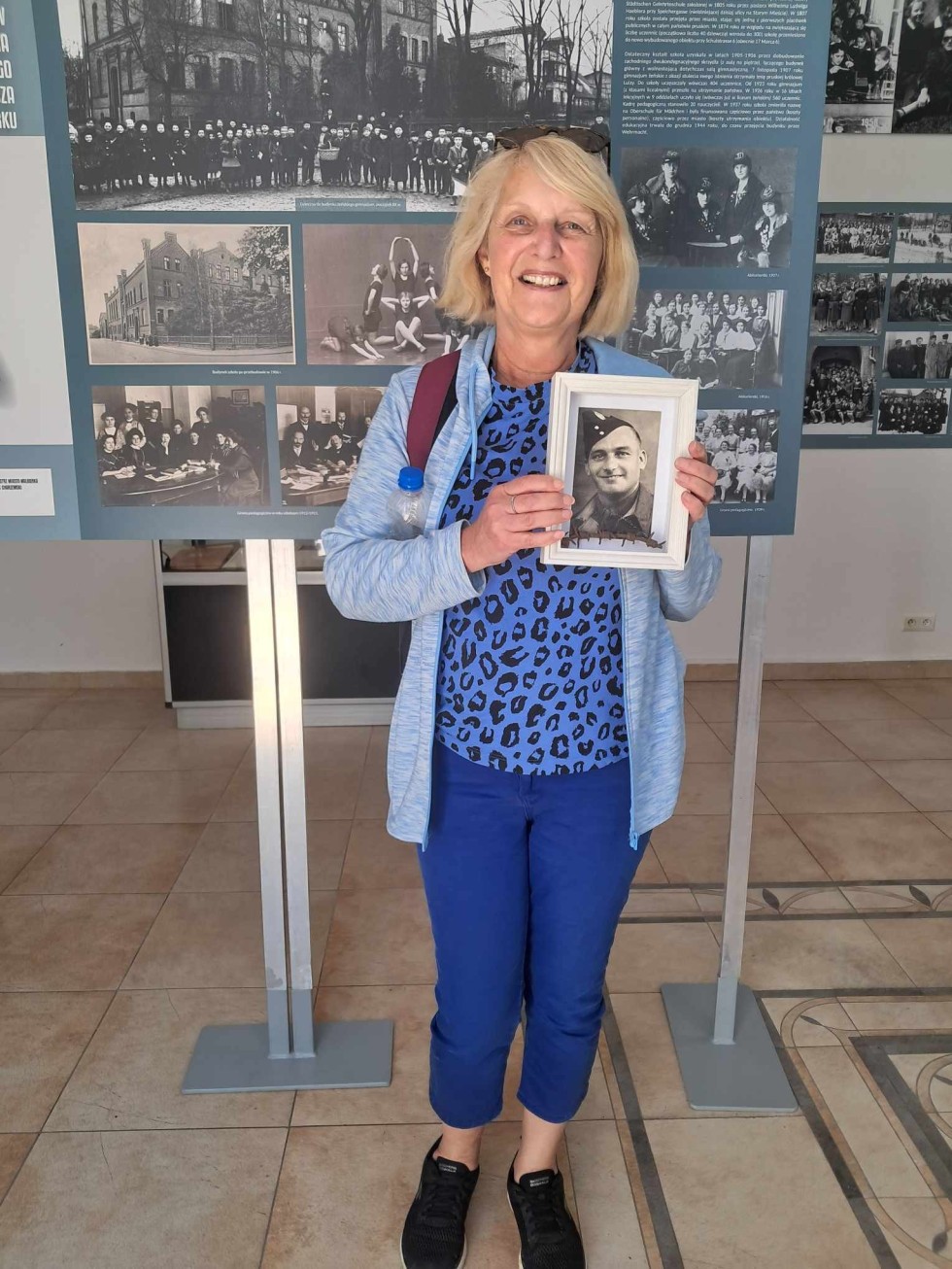 Wzruszające spotkanie w Muzeum Miasta Malborka – córka brytyjskiego jeńca odwiedziła miejsce pamięci.