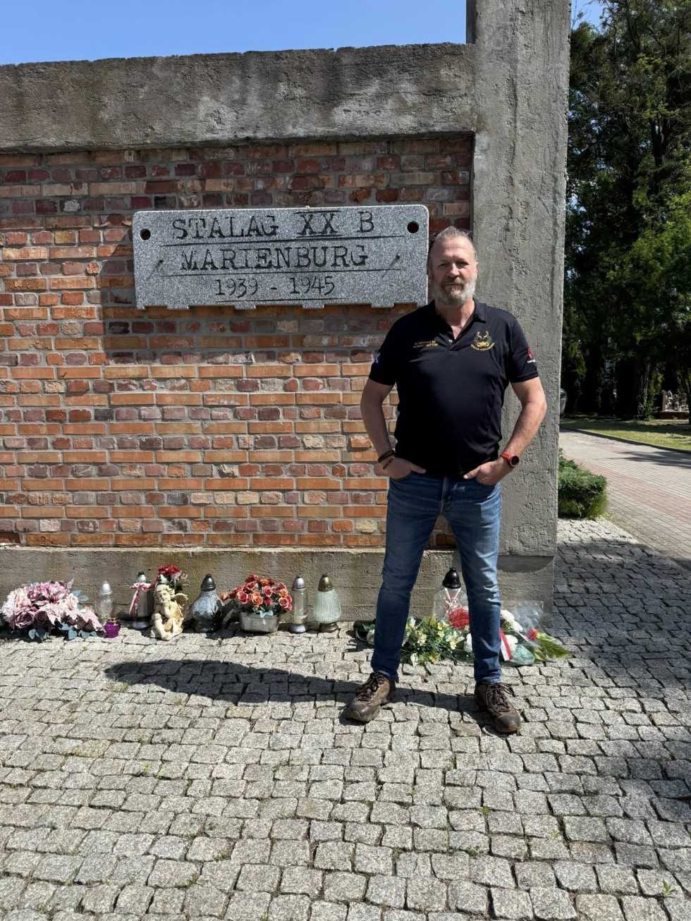 Wzruszająca wizyta w Muzeum Miasta Malborka – bratanek jeńca Stalagu XXB odwiedził miejsce pamięci.