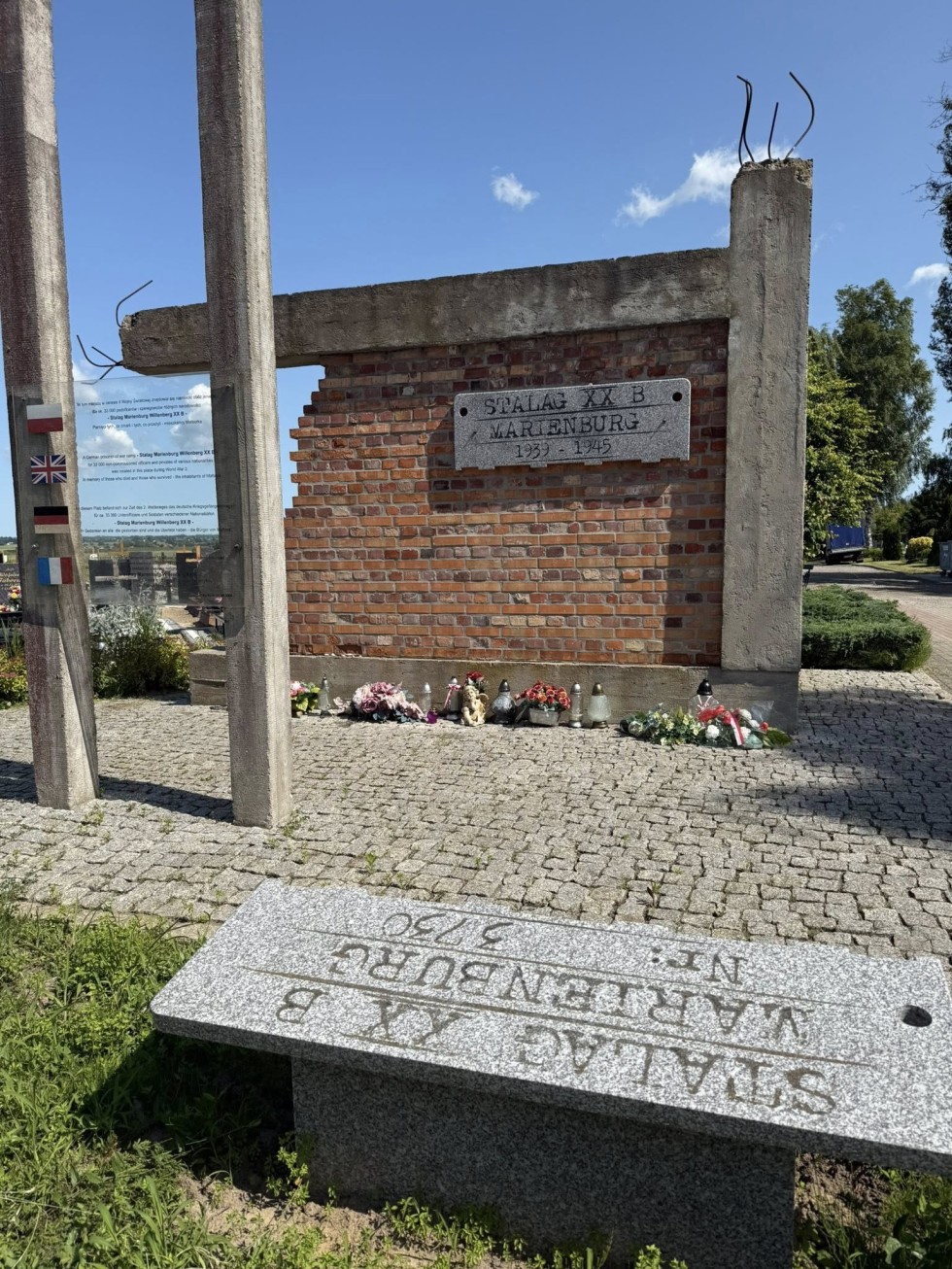 Wzruszająca wizyta w Muzeum Miasta Malborka – bratanek jeńca Stalagu XXB odwiedził miejsce pamięci.