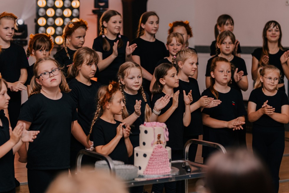 Młodzi artyści z Gminy Miłoradz zakończyli rok kulturalny pełen pasji i talentu.