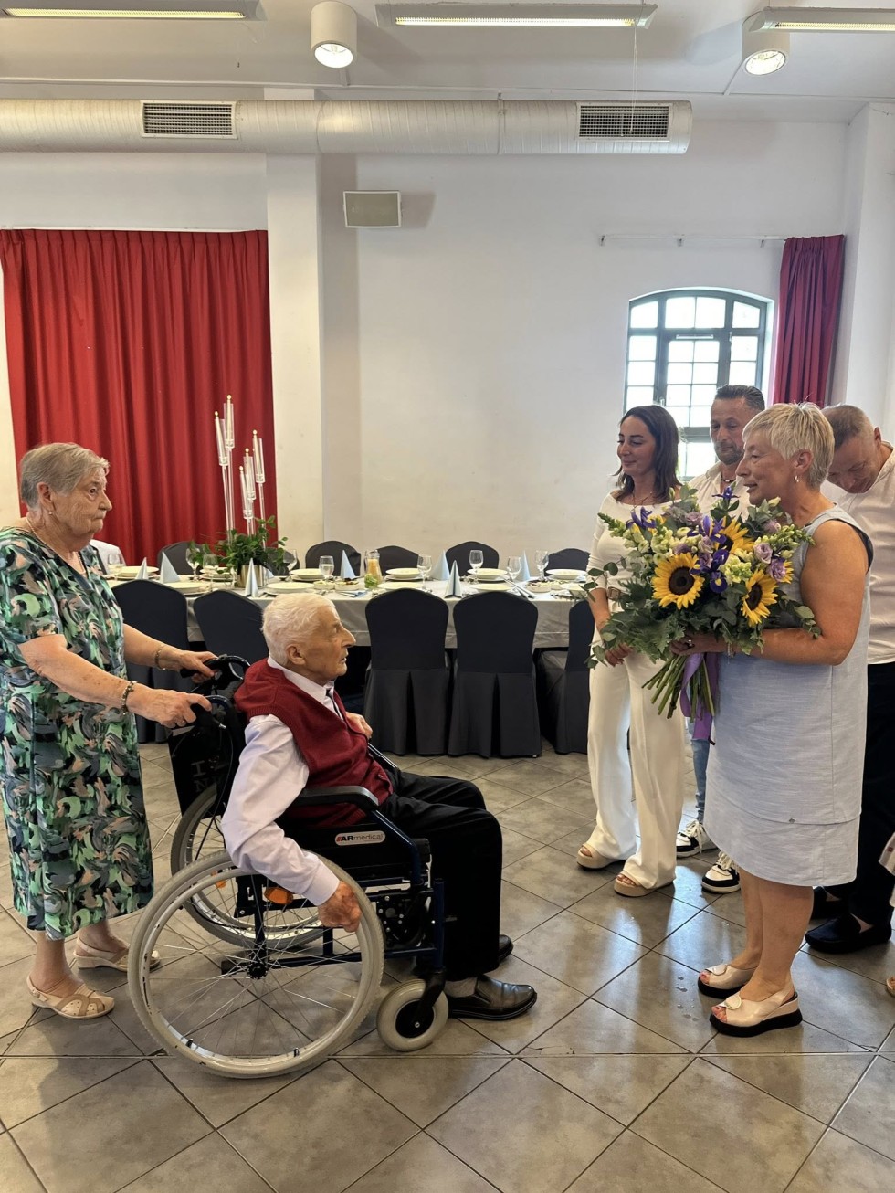 Pan Jan Piecyk świętuje 90. urodziny – wyjątkowy jubileusz mieszkańca Gminy Nowy Dwór Gdański.