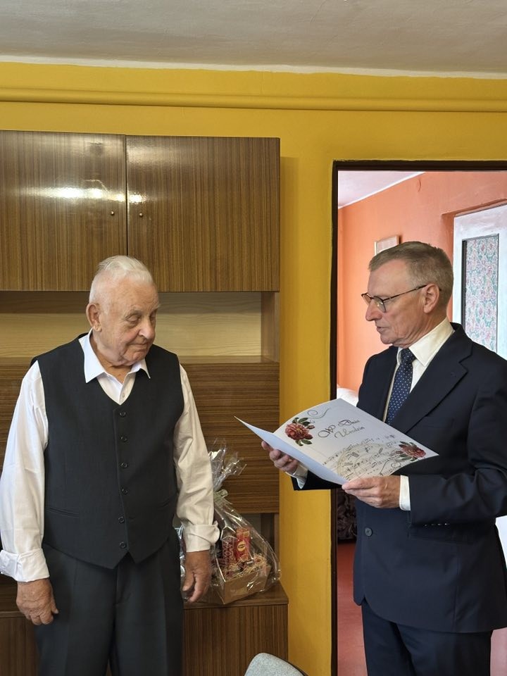 Pan Mieczysław Forma świętuje 90. urodziny.