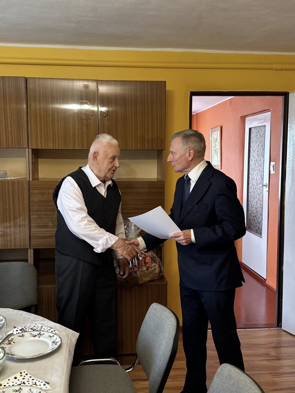 Pan Mieczysław Forma świętuje 90. urodziny.