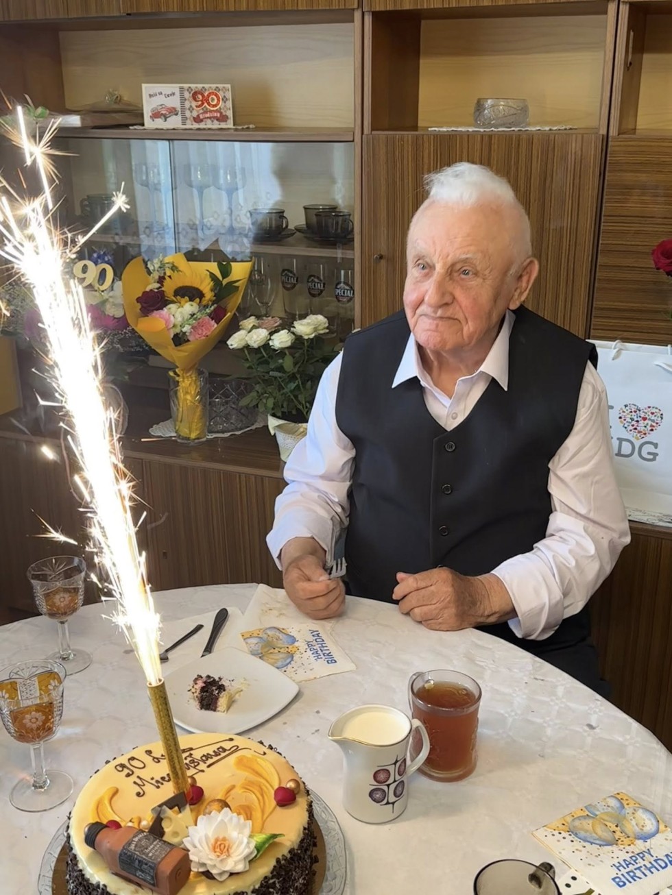Pan Mieczysław Forma świętuje 90. urodziny.
