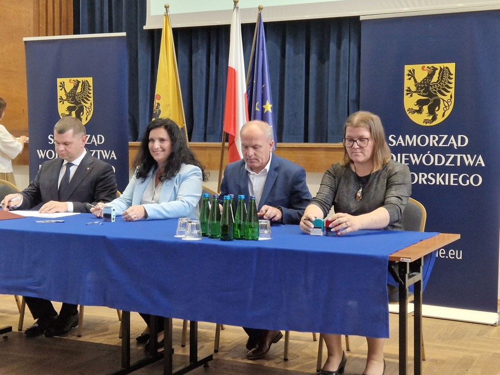 Pomorskie samorządy razem dla zdrowia seniorów – podpisano porozumienie ws. profilaktyki krztuśca.