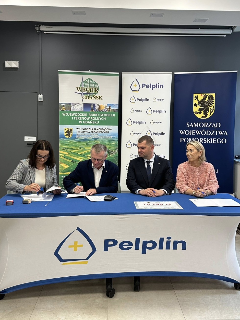 Gmina Nowy Dwór Gdański z dotacją na modernizację drogi w Marzęcinie.
