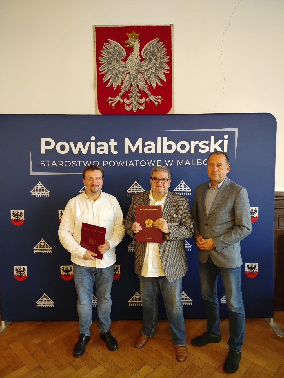 Nowa nawierzchnia między Kleciem a Parwarkiem - Powiat Malborski podpisał umowę na przebudowę drogi 2907G.
