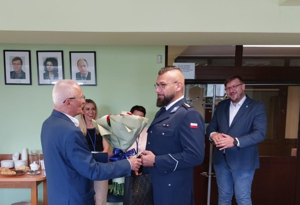 Święto Policji w Sztutowie – uroczyste wyróżnienia dla funkcjonariuszy.