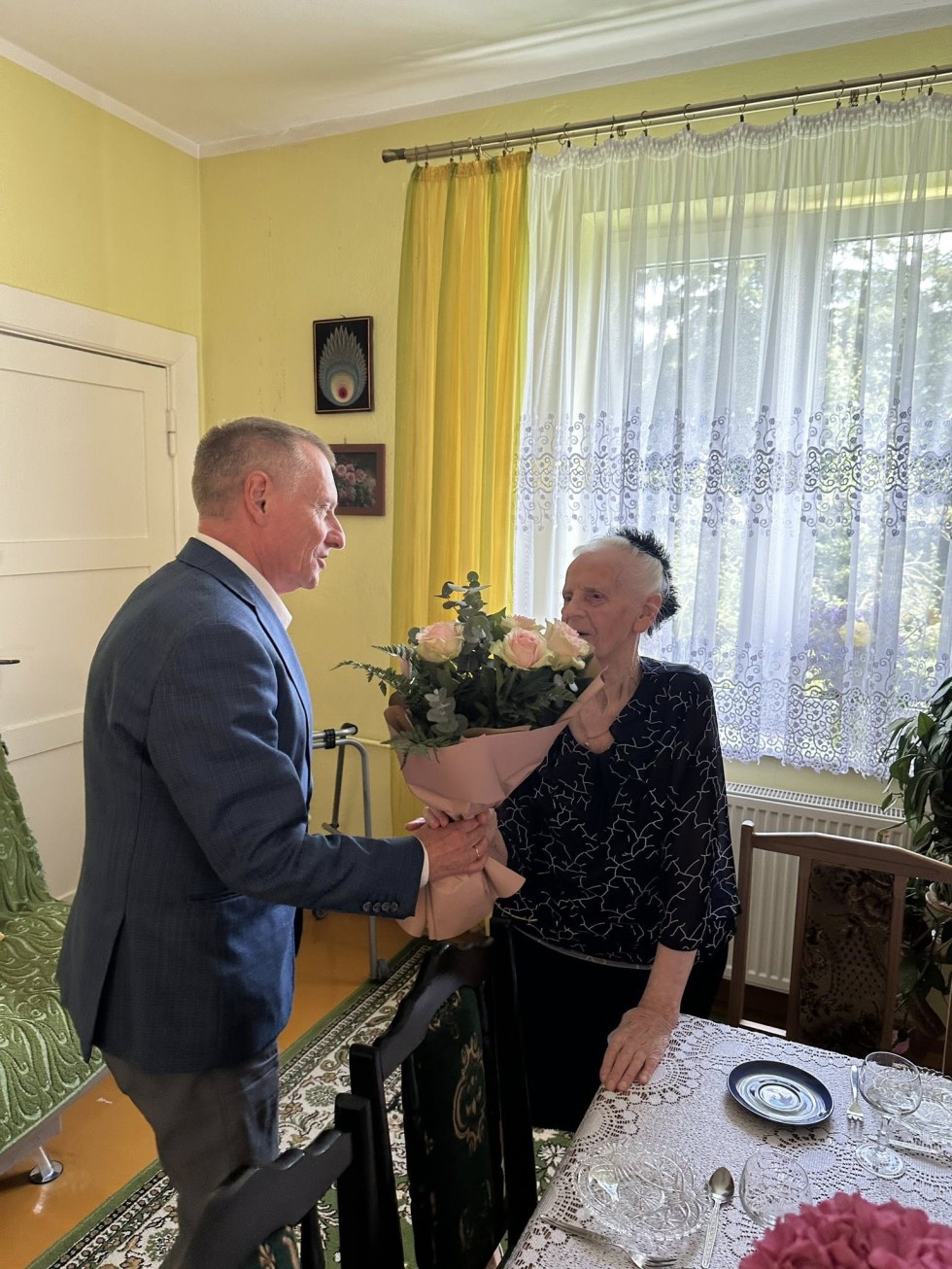 Pani Wanda Ziegert świętuje 93. urodziny – wyjątkowy jubileusz w Gozdawie.
