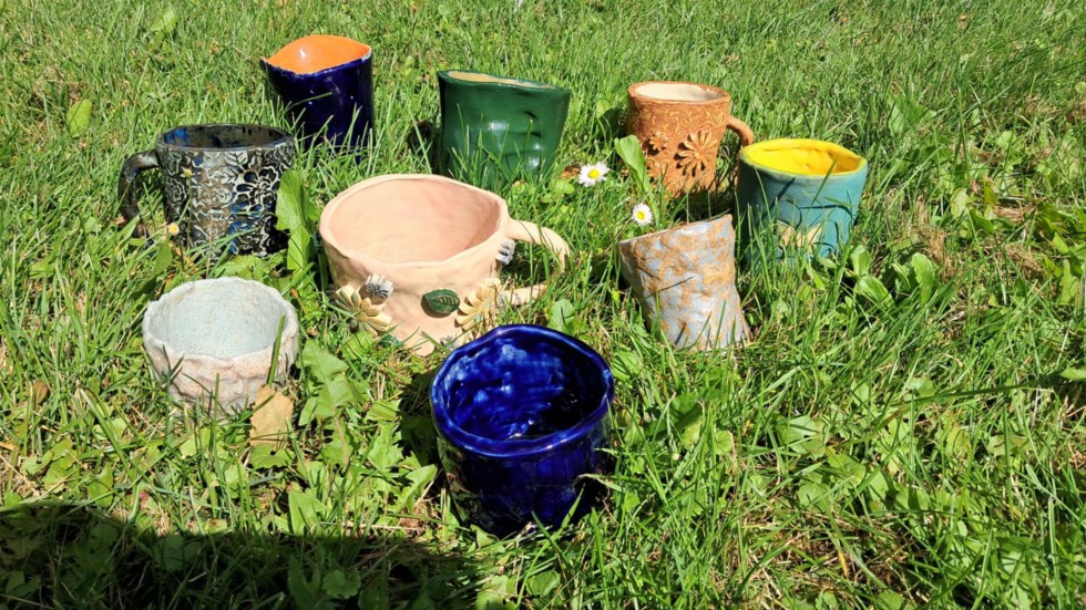 Ceramiczne dzieła mieszkańców Cisów zaprezentowane.