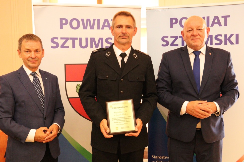 Sesja Rady Powiatu Sztumskiego - podsumowanie skutków ulewnych deszczy i podziękowania dla służb.