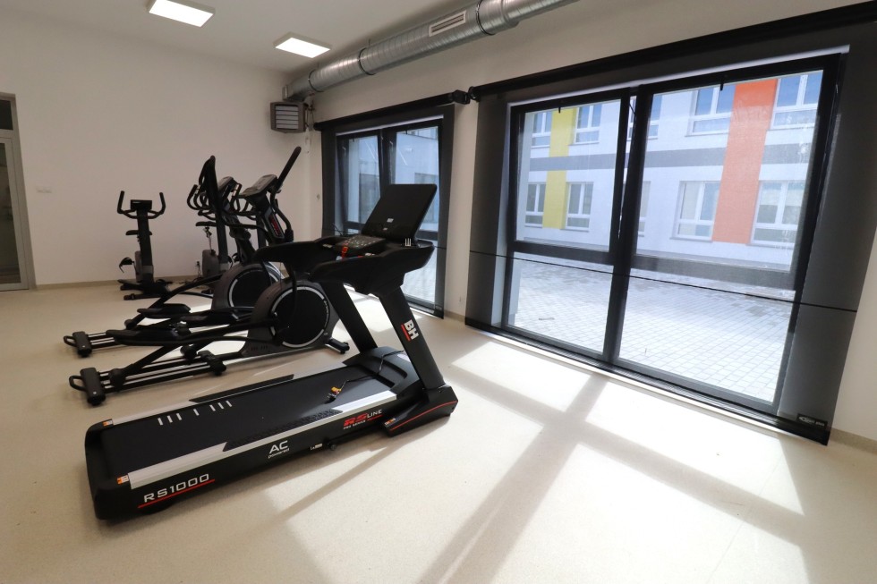 Nowoczesna hala sportowa w Nowym Stawie już prawie gotowa.