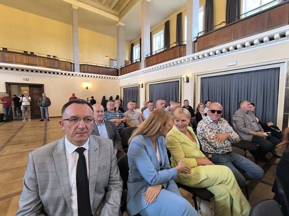 Rolnicy z Pomorza i Warmii i Mazur spotkali się z przedstawicielami rządu w sprawie skutków nawalnych deszczy.