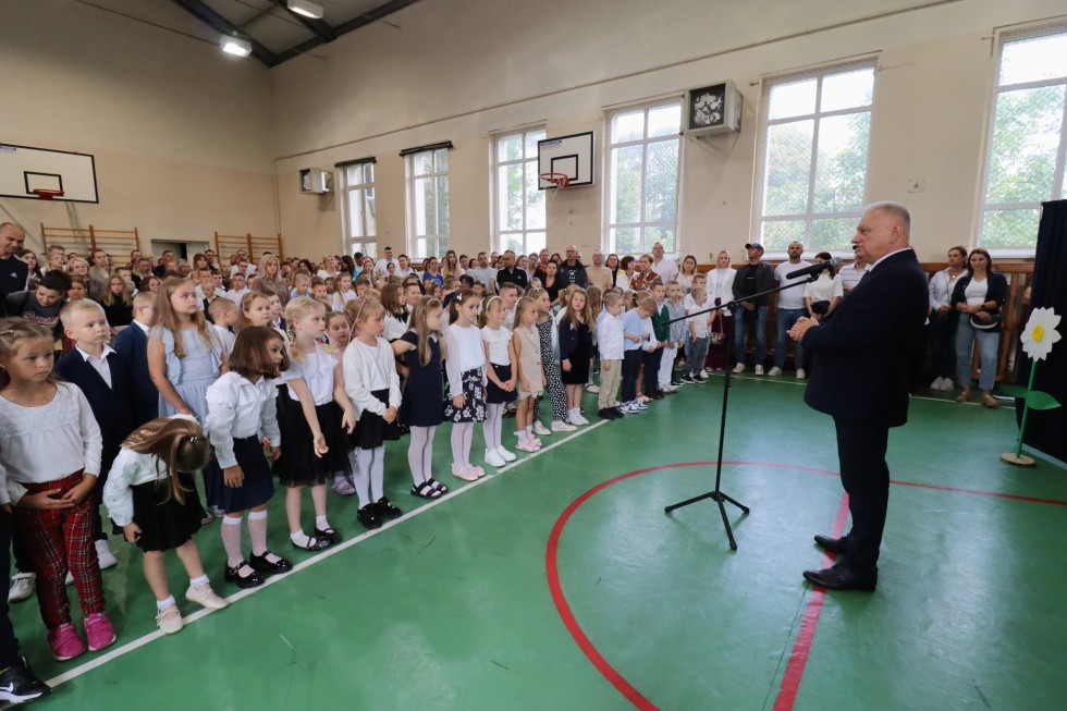 Nowy rok szkolny 2025/2026 oficjalnie rozpoczęty w Nowym Stawie.