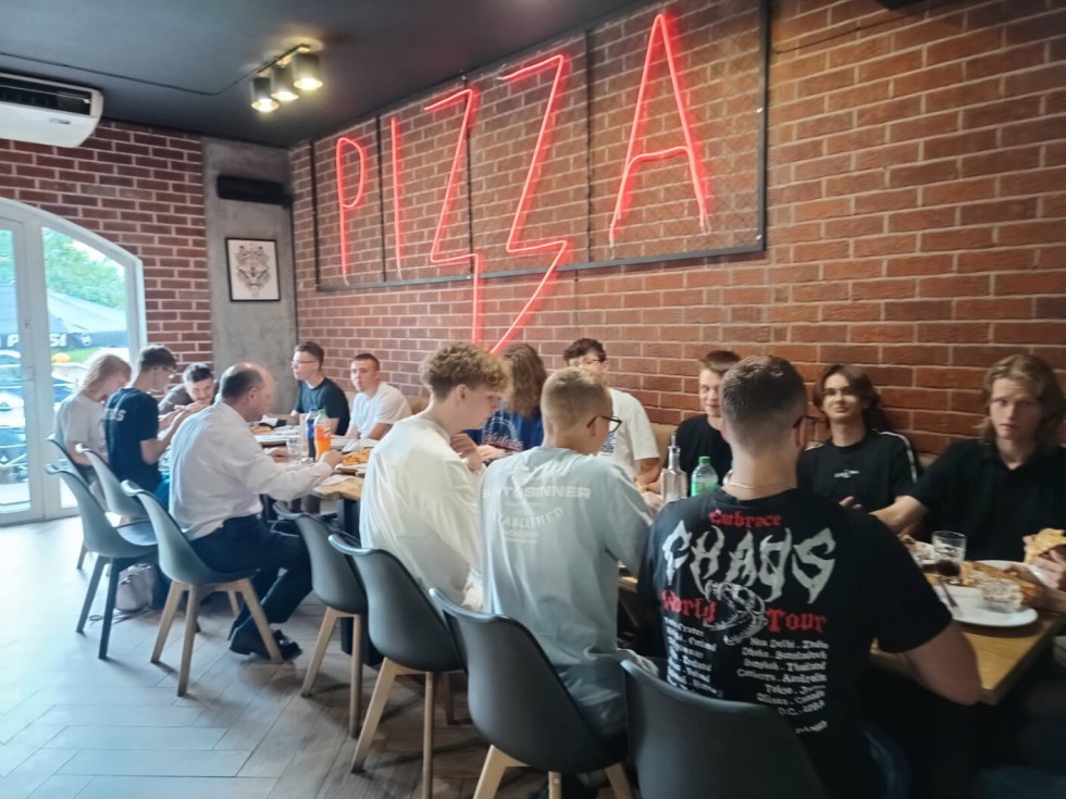 Rekordowa średnia i pizza na deser – wyjątkowe świętowanie uczniów Technikum nr 3 w Malborku.