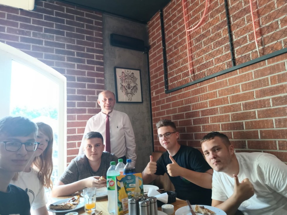 Rekordowa średnia i pizza na deser – wyjątkowe świętowanie uczniów Technikum nr 3 w Malborku.