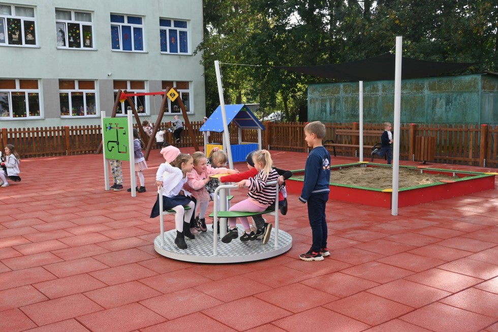Uroczyste otwarcie żłobka Myszki Miki w Drewnicy.