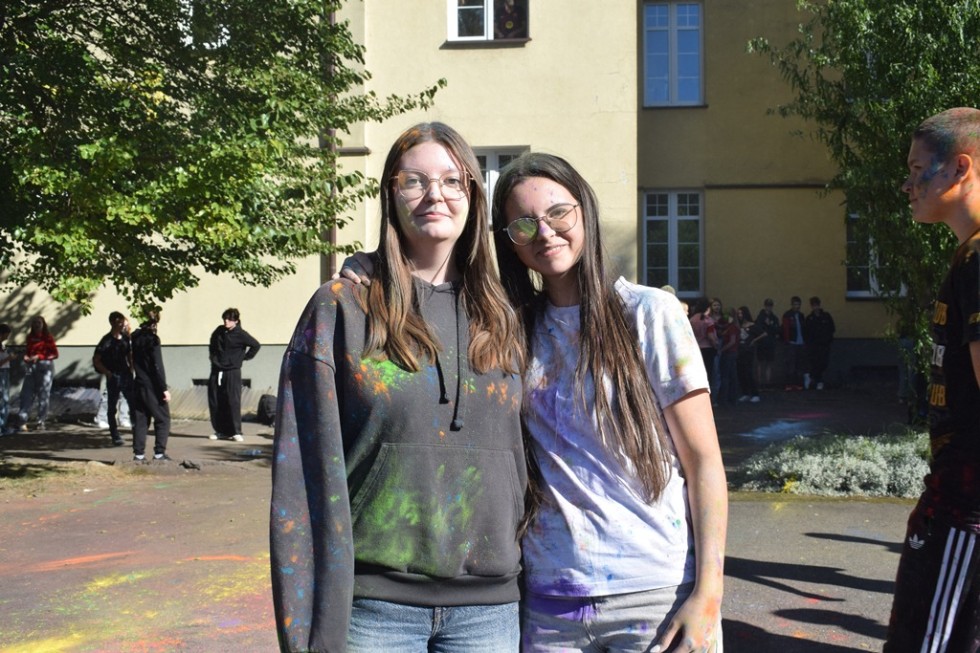 Kolorowe i roztańczone Otrzęsiny w Technikum nr 3 w Malborku.