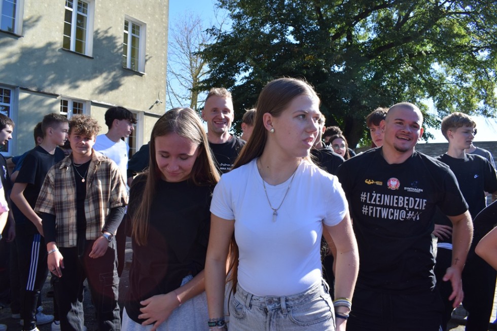 Kolorowe i roztańczone Otrzęsiny w Technikum nr 3 w Malborku.