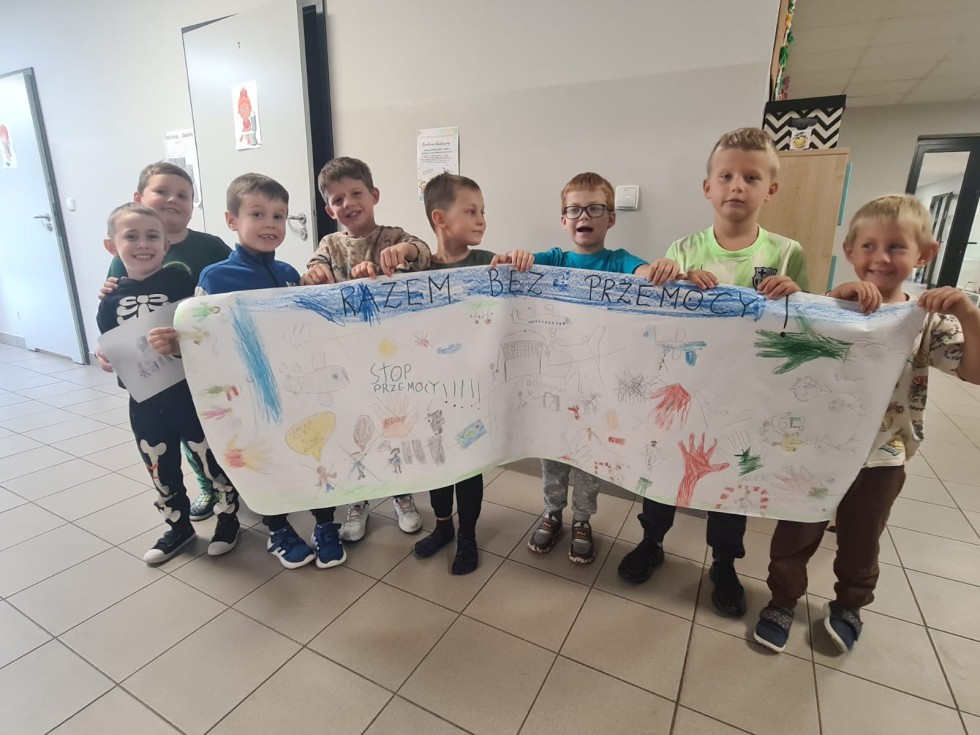 Uczniowie z Nowej Wsi Malborskiej włączyli się w ogólnopolską akcję przeciw przemocy rówieśniczej.