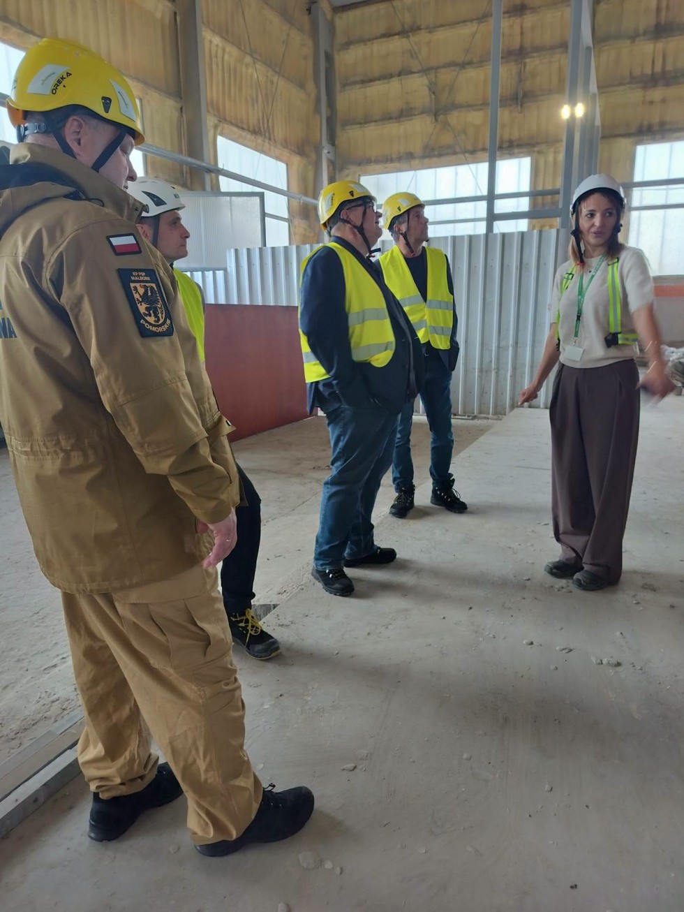 W Malborku powstaną dwa schrony i magazyn OLiOC. Delegacja Powiatu odwiedziła fabryki wykonawcy