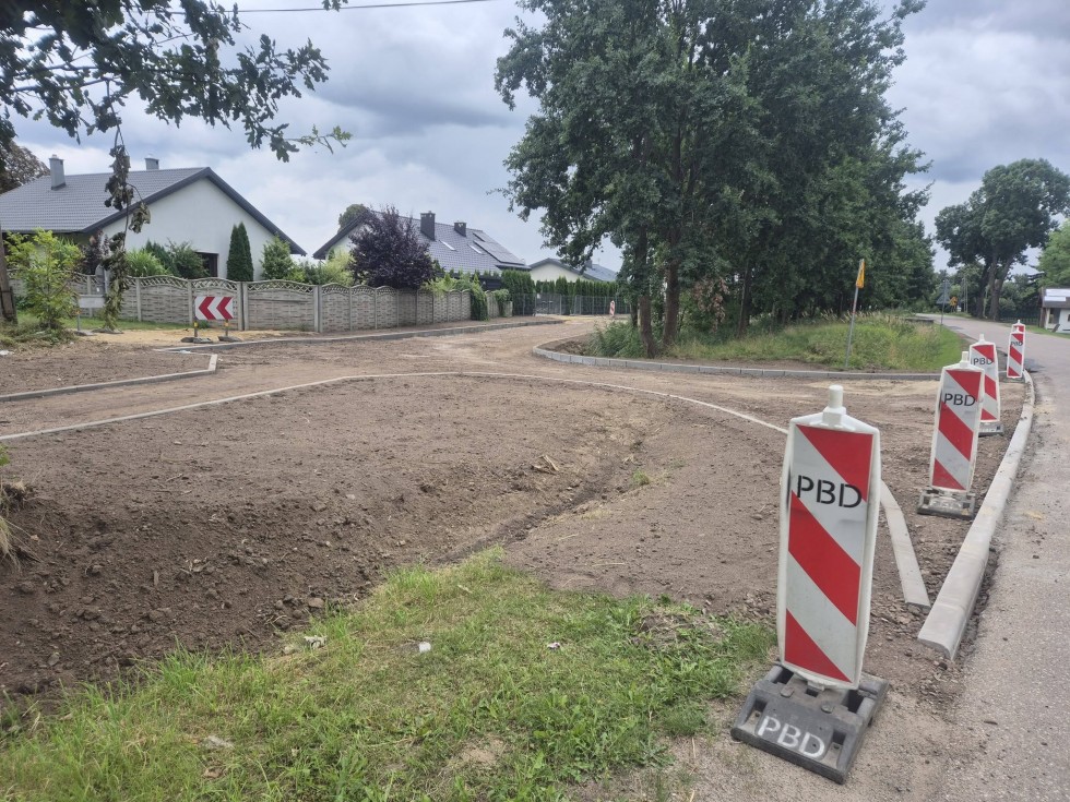 Ponad 1,3 mln zł na trasy rowerowe w gminie Miłoradz. Prace trwają w Kończewicach i Bystrzu