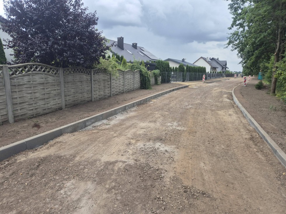 Ponad 1,3 mln zł na trasy rowerowe w gminie Miłoradz. Prace trwają w Kończewicach i Bystrzu