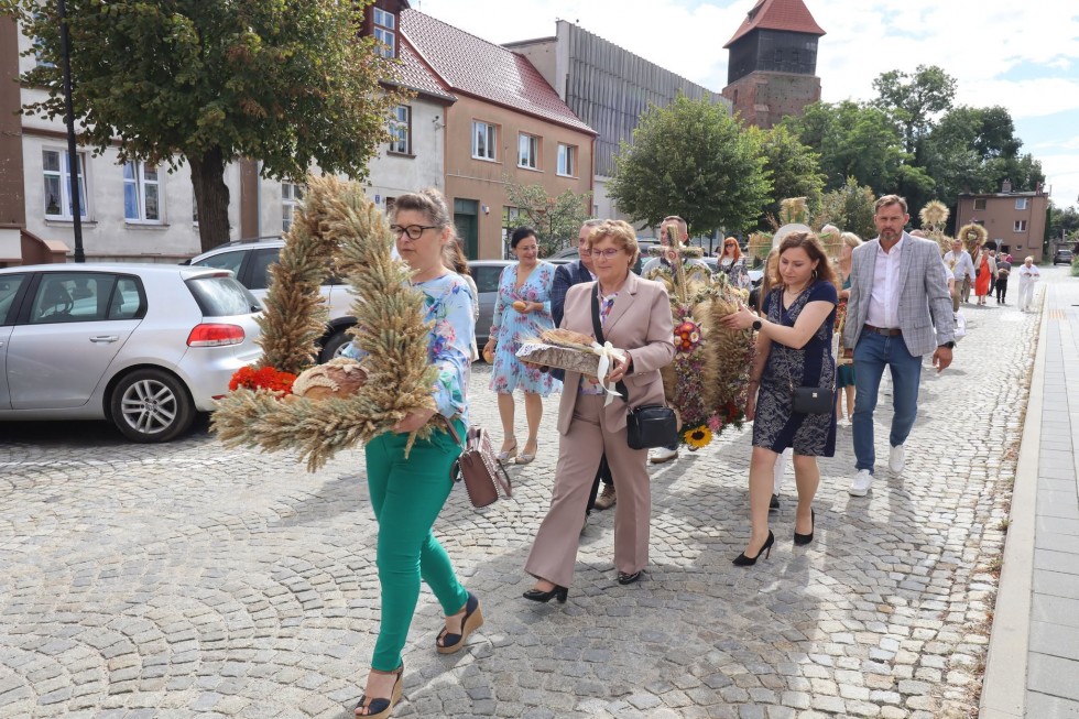 Dożynki Gminne w Nowym Stawie. Mieszkańcy podziękowali za tegoroczne plony