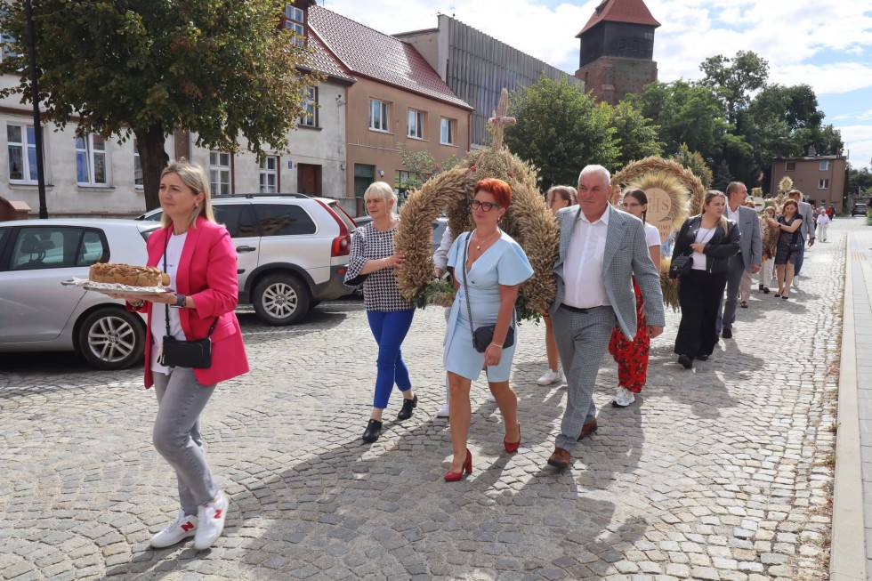 Dożynki Gminne w Nowym Stawie. Mieszkańcy podziękowali za tegoroczne plony