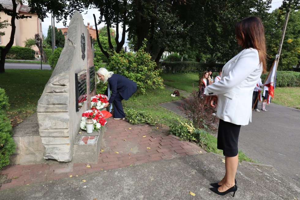 Nowy Staw oddał hołd ofiarom II wojny światowej. Uczczono pamięć poległych