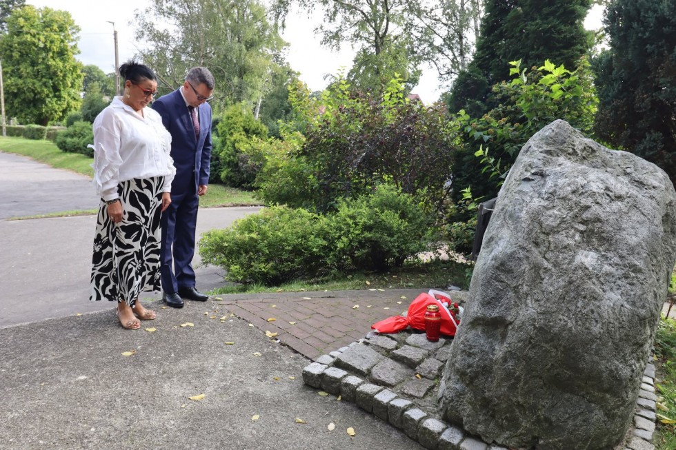 Nowy Staw oddał hołd ofiarom II wojny światowej. Uczczono pamięć poległych