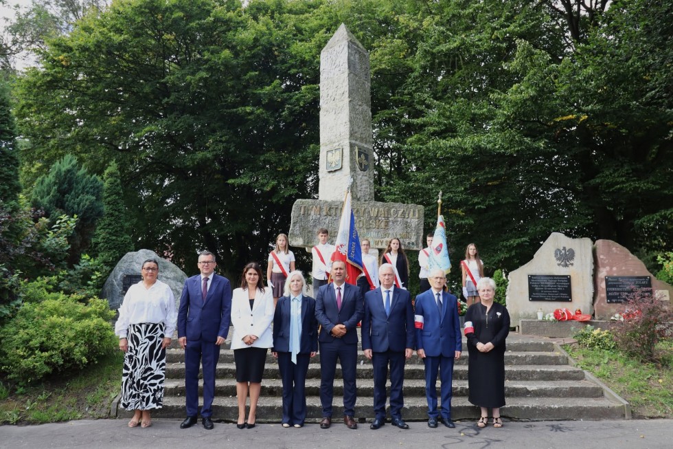 Nowy Staw oddał hołd ofiarom II wojny światowej. Uczczono pamięć poległych