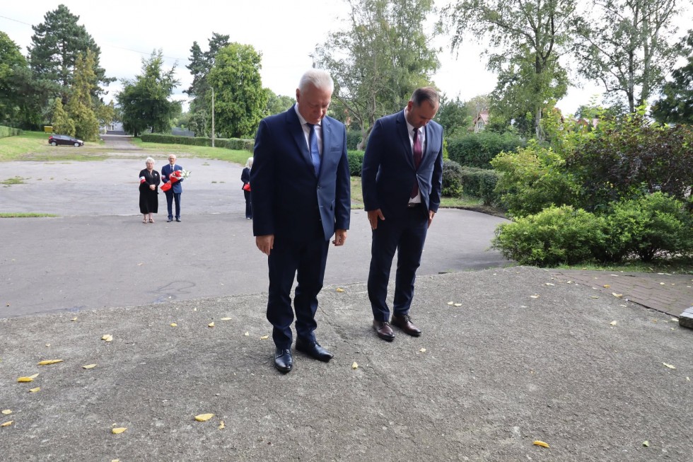 Nowy Staw oddał hołd ofiarom II wojny światowej. Uczczono pamięć poległych
