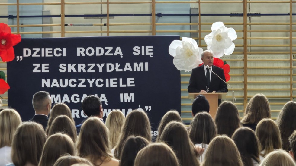 Nowy rok szkolny 2026/2027 rozpoczęty. Władze Powiatu Nowodworskiego uczestniczyły w inauguracjach