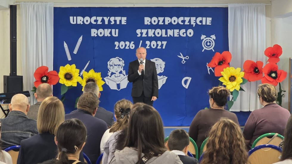 Nowy rok szkolny 2026/2027 rozpoczęty. Władze Powiatu Nowodworskiego uczestniczyły w inauguracjach