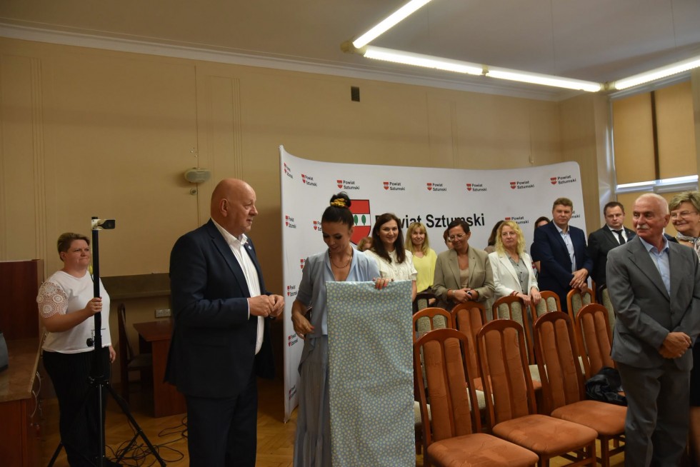 Nauczyciele odebrali akty awansu, a Zagroda Dziad&Baba; najlepsza w powiecie sztumskim.
