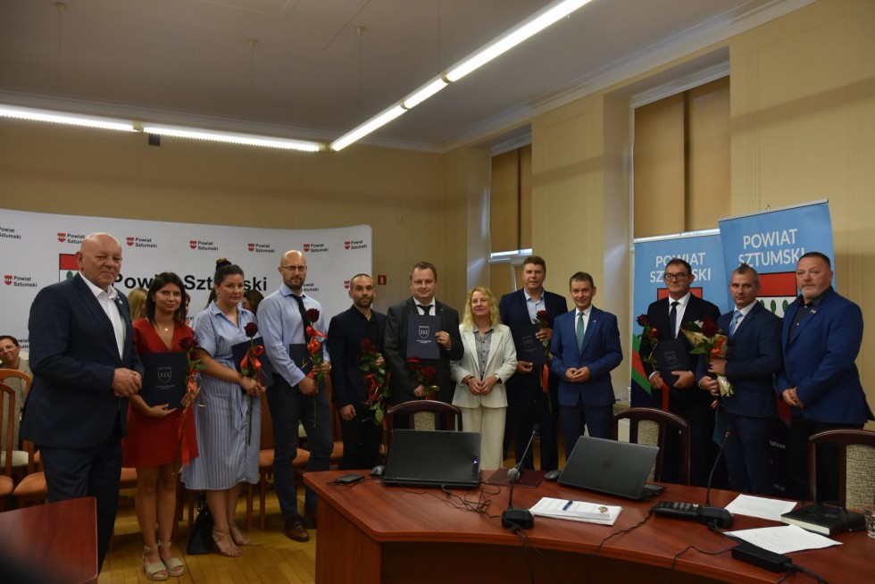 Nauczyciele odebrali akty awansu, a Zagroda Dziad&Baba; najlepsza w powiecie sztumskim.