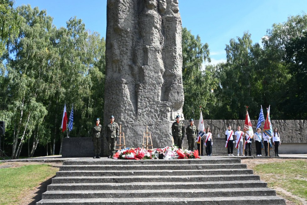 87. lat od pierwszego transportu do Stutthofu. W Sztutowie oddano hołd ofiarom niemieckiego nazistowskiego obozu