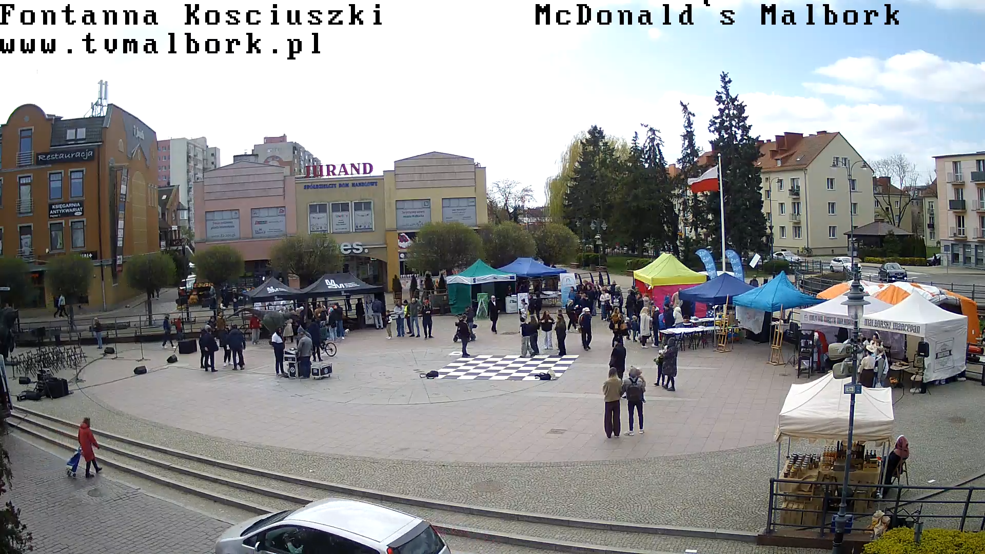 Plac miejski z fontanną i pomnikiem Króla Kazimierza Jagiellończyka…