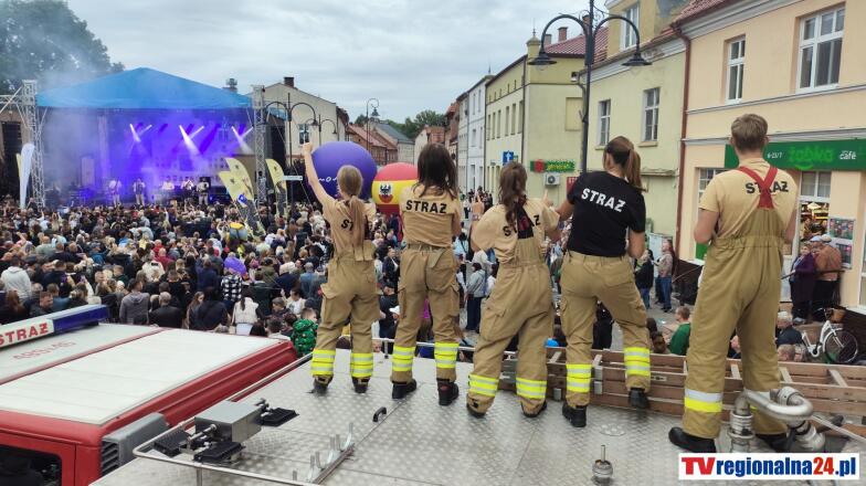 Strażackie święto w Nowym Stawie. OSP z trzech powiatów spotkały się na pikniku. Wideo i zdjęcia